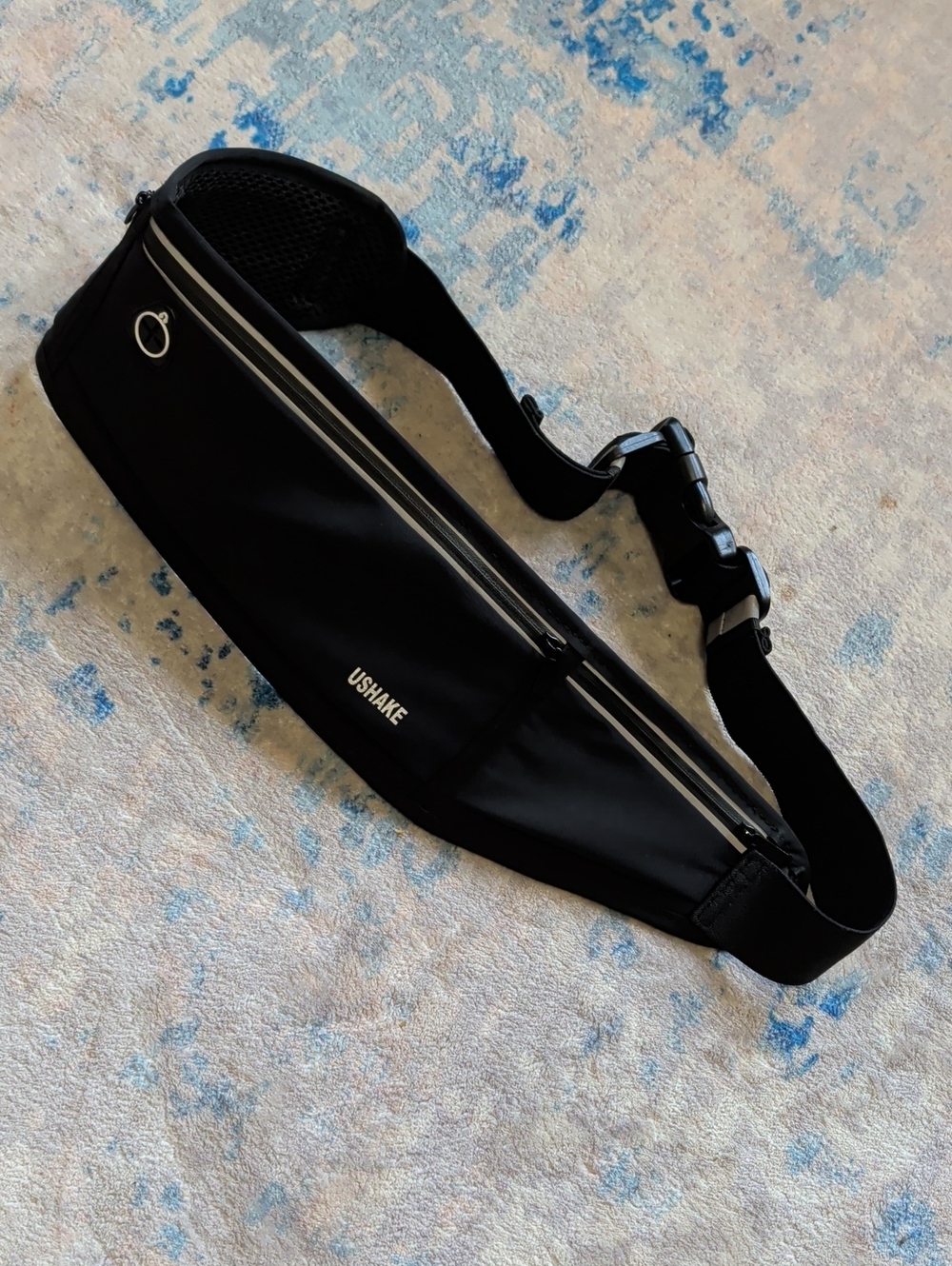 UShake Black Waist Pack - Slim Belt Bag For Excersize - Adjustable Stretch